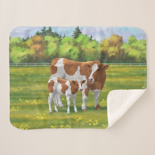 Guernsey Koe en Cute Calf in Summer Pasture Sherpa Deken (Voorkant (horizontaal))