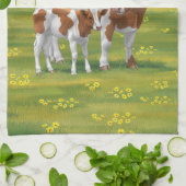 Guernsey Koe en Cute Calf in Summer Pasture Theedoek (Gevouwen)