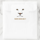 Guess the Animal: Lioness | Minimal Queen Vierkante Sticker (Tas)