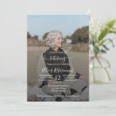 Guess Who Retired Female Script Photo Invitation Kaart (Staand voorkant)