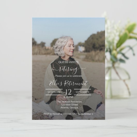 Guess Who Retired Female Script Photo Invitation Kaart (Staand voorkant)