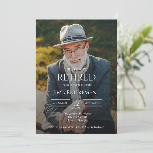 Guess Who Retired Male Photo Invitation Kaart (Staand voorkant)