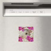 Guinese varken in Daisies, Fridge Magnet (Insitu (Vaatwasser))