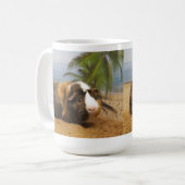 Guinese varken onder de palmboom koffiemok (Voorkant links)