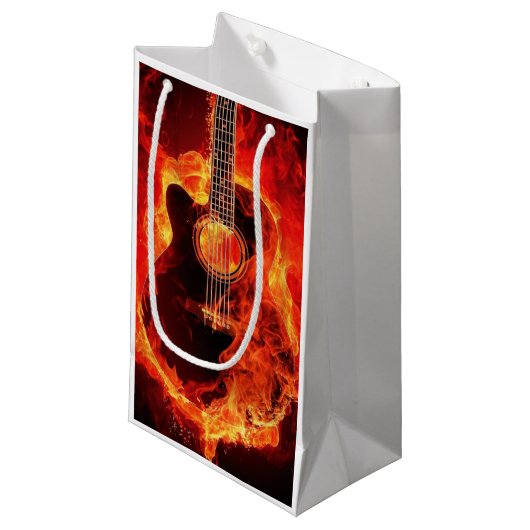 Guitaar in brand klein cadeauzakje (Voorkant Gekanteld)