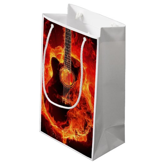 Guitaar in brand klein cadeauzakje (Achterkant Gekanteld)