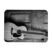Guitaar tegen deur in zwart-wit magneet (Horizontaal)