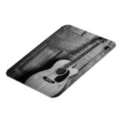 Guitaar tegen deur in zwart-wit magneet (Linkerzijde)