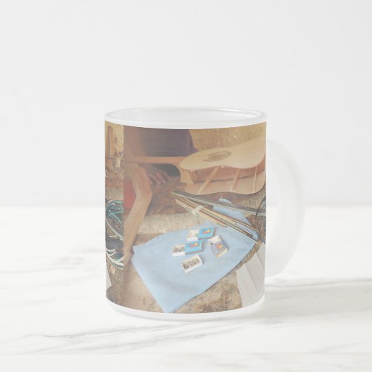 Guitar Making in Process Matglas Koffiemok (Voorkant rechts)