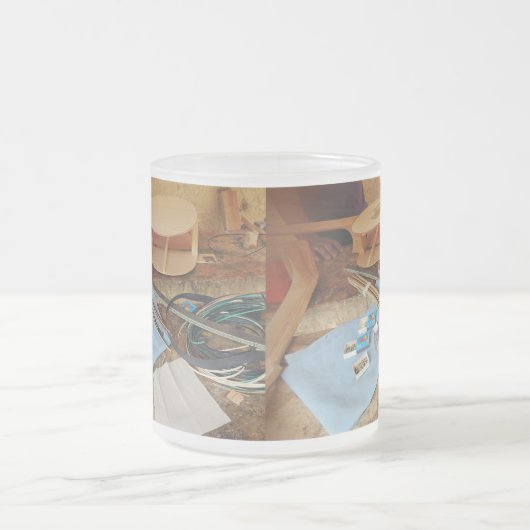 Guitar Making in Process Matglas Koffiemok (Center)