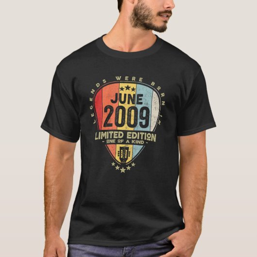 Guitar Pick Legends werd geboren in juni 2009 T-shirt (Voorkant)