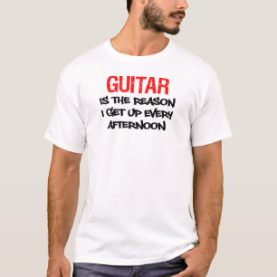 Guitar staat elke middag op t-shirt