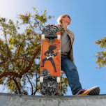 Guitarist Music Electric Guitar Persoonlijke Naam Persoonlijk Skateboard<br><div class="desc">Guitarist Music Electric Guitar Specialized Name Custom Personalized Name Skateboard kenmerkt uw gepersonaliseerde naam in moderne typografie op een oranje, zwarte en witte achtergrond met een persoon die de elektrische gitaar speelt. Personaliseer door de tekst in het verstrekte tekstvakje uit te geven. Geef een aangepast geschenk, een gepersonaliseerd skateboard aan...</div>