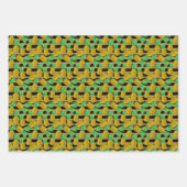 Gulden anananassen op strepen | Monogram Inpakpapier Vel (Voorkant)