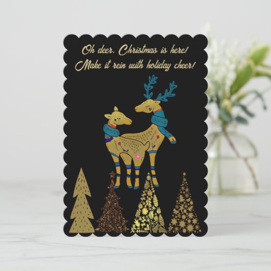 Gulden kerstrenrendieren Pine Trees Black Feestdagenkaart (Staand voorkant)