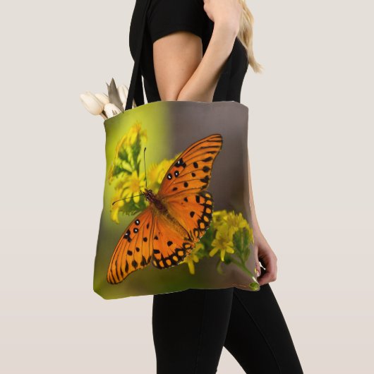 Gulf Fritillary aka Passion Butterfly on Goldenrod Tote Bag (Dichtbij)