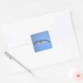 Gull in de vlucht vierkante sticker (Envelop)