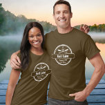 Gull Lake Minnesota-anker, peddels-stad en naam T-shirt<br><div class="desc">Gull Lake, Minnesota nautical anchor design is gepersonaliseerd met je stad (zoals Brainerd, Nisswa, enz.) en jouw naam (of delete). Dit retro, stijlontwerp is voorzien van een witte cirkel, anker, gekristalliseerde peddels en een vette banner die het Gull Lake leest. Ideaal voor de boatliefhebber of iedereen die van het Gull...</div>