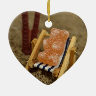 Gummy Beer die op strand terugvalt Keramisch Ornament