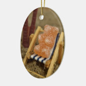 Gummy Beer die op strand terugvalt Keramisch Ornament (Links)