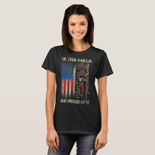 Gun USA Flag Patriots Ultra MAGA And Proud Of It  T-shirt (Voorkant volledig)