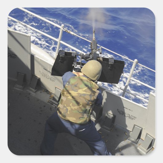 Gunners Mate die een pistool van 50 kaliber ontste Vierkante Sticker (Voorkant)