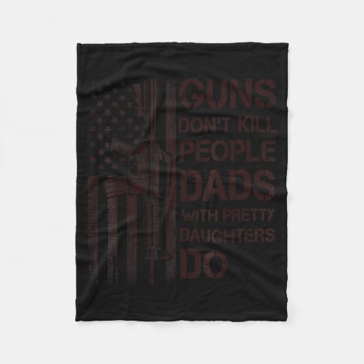 Guns Don't Kill People Dads With Pretty Daughters Fleece Deken (Voorkant)