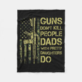 Guns Don't Kill People Dads With Pretty Daughters  Fleece Deken (Voorkant)