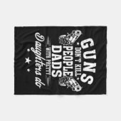 Guns Don't Kill People Dads With Pretty Daughters  Fleece Deken (Voorkant (Horizontaal))