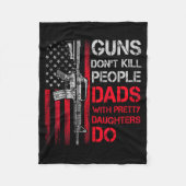 Guns Don't Kill People Dads With Pretty Daughters  Fleece Deken (Voorkant)