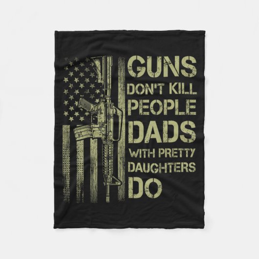 Guns Don't Kill People Dads With Pretty Daughters Fleece Deken (Voorkant)