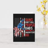 Guns Don't Kill People Dads With Pretty Daughters Kaart (Gele Bloem)