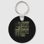 Guns Don't Kill People Dads With Pretty Daughters Sleutelhanger (Voorkant)