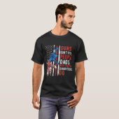 Guns Don't Kill People Dads With Pretty Daughters  T-shirt (Voorkant volledig)