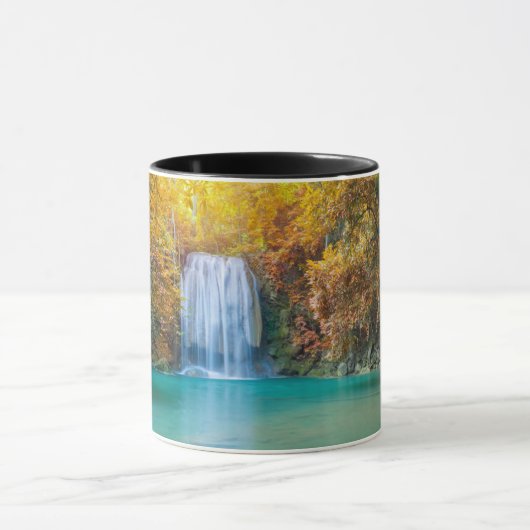 Gushing Waterval Turquoise Water Gouden Herfst Dag Mok (Midden)