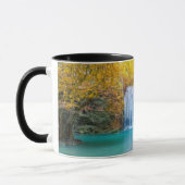 Gushing Waterval Turquoise Water Gouden Herfst Dag Mok (Links)