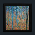 Gustav Klimt Beech Tree Grove Cadeaudoosje<br><div class="desc">Het is gebaseerd op de natuur schilderkunst van Gustav Klimt, Beech Grove 1, 1902. Het kunstwerk toont een dicht bos van hoge, slanke berkenbomen, met bleke stammen gemarkeerd door duistere, verticale lijnen. Het gebladerte is afgebeeld in tinten blauw, groen en geel, waardoor een gevoel van diepte en levendigheid aan de...</div>
