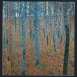 Gustav Klimt Beech Tree Grove Katoenen Servet<br><div class="desc">Het is gebaseerd op de natuur schilderkunst van Gustav Klimt, Beech Grove 1, 1902. Het kunstwerk toont een dicht bos van hoge, slanke berkenbomen, met bleke stammen gemarkeerd door duistere, verticale lijnen. Het gebladerte is afgebeeld in tinten blauw, groen en geel, waardoor een gevoel van diepte en levendigheid aan de...</div>