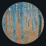 Gustav Klimt Beech Tree Grove Ronde Sticker<br><div class="desc">Het is gebaseerd op de natuur schilderkunst van Gustav Klimt, Beech Grove 1, 1902. Het kunstwerk toont een dicht bos van hoge, slanke berkenbomen, met bleke stammen gemarkeerd door duistere, verticale lijnen. Het gebladerte is afgebeeld in tinten blauw, groen en geel, waardoor een gevoel van diepte en levendigheid aan de...</div>