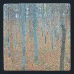 Gustav Klimt Beech Tree Grove Stenen Onderzetter<br><div class="desc">Het is gebaseerd op de natuur schilderkunst van Gustav Klimt, Beech Grove 1, 1902. Het kunstwerk toont een dicht bos van hoge, slanke berkenbomen, met bleke stammen gemarkeerd door duistere, verticale lijnen. Het gebladerte is afgebeeld in tinten blauw, groen en geel, waardoor een gevoel van diepte en levendigheid aan de...</div>
