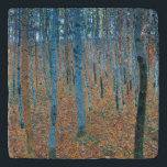Gustav Klimt Beech Tree Grove Trivet<br><div class="desc">Het is gebaseerd op de natuur schilderkunst van Gustav Klimt, Beech Grove 1, 1902. Het kunstwerk toont een dicht bos van hoge, slanke berkenbomen, met bleke stammen gemarkeerd door duistere, verticale lijnen. Het gebladerte is afgebeeld in tinten blauw, groen en geel, waardoor een gevoel van diepte en levendigheid aan de...</div>