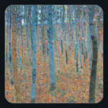 Gustav Klimt Beech Tree Grove Vierkante Sticker<br><div class="desc">Het is gebaseerd op de natuur schilderkunst van Gustav Klimt, Beech Grove 1, 1902. Het kunstwerk toont een dicht bos van hoge, slanke berkenbomen, met bleke stammen gemarkeerd door duistere, verticale lijnen. Het gebladerte is afgebeeld in tinten blauw, groen en geel, waardoor een gevoel van diepte en levendigheid aan de...</div>