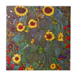 Gustav Klimt Boerderij Garden met zonnebloemen Til Tegeltje<br><div class="desc">Gustav Klimt Boerderij Garden met zonnebloempels. Olieverf op canvas van 1905 tot 1906. Hoewel Klimt het meest wordt erkend voor zijn gouden periode die klassieke werken produceerde zoals The Kiss en Portret van Adele Bloch Bauer, produceerde de kunstenaar ook een aantal enorm charmante landschapsschilderijen. Boerderij van tuinen met zonnebloemen is...</div>