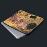 Gustav Klimt: De Kus (detail) Laptop Sleeve<br><div class="desc">Een prachtige klassieke laptophoes met een romantisch koppel dat een kus deelt,  geschilderd door de Oostenrijkse symbolische schilder Gustav Klimt.</div>