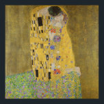 Gustav Klimt-De Kus | Gold Leaf Artwork Poster<br><div class="desc">Gustav Klimt's "The Kiss" is ongetwijfeld een van de meest iconische en gerespecteerde schilderijen van het begin van de 20e eeuw, die de Art Nouveau-beweging belichaamt met zijn ingewikkelde details en gouden bladaccenten. Het kunstwerk toont een liefdevol stel, een man en een vrouw, opgesloten in een tedere kus tegen een...</div>