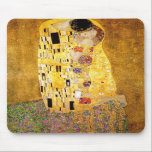 Gustav Klimt De Muismat Kiss<br><div class="desc">Gustav Klimt The Kiss muispad. Schilder van kunststofolie op doek van 1907-1908. De Kus is het bekendste schilderij van Gustav Klimt,  een prachtig werk dat de hoogte van zijn gouden periode weergeeft. Een perfect cadeau voor liefhebbers van het Oostenrijkse symboliek,  Gustav Klimt,  en mooie kunst.</div>