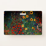 Gustav Klimt Flower Garden Badge<br><div class="desc">Badge met Boerderij van de olieverf van Gustav Klimt Garden met zonnebloemen (1907). Een prachtige tuin van zonnebloemen en voortreffelijke blauwe,  rode,  paarse,  roze en witte bloemen. Een groot geschenk voor fans van Art Nouveau en Oostenrijkse kunst.</div>