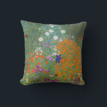 Gustav Klimt Flower Garden Cottage Natuur Kussen<br><div class="desc">Een prachtig tuinschilderij - dit is een klassiek schilderij van Gustav Klimt,  genaamd Cottage Garden,  of Bauergarten,  1907,  dat is een close-up van een bloementuin,  een kleurrijk bloemschilderij.</div>