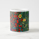 Gustav Klimt Flower Garden Grote Koffiekop<br><div class="desc">KoffieMok met het Boerderij van het olieverfschilderij van Gustav Klimt Garden met zonnebloemen (1907). Een prachtige tuin van zonnebloemen en voortreffelijke blauwe,  rode,  paarse,  roze en witte bloemen. Een groot geschenk voor fans van Art Nouveau en Oostenrijkse kunst.</div>