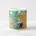 Gustav Klimt Flower Garden Grote Koffiekop<br><div class="desc">KoffieMok met oliefilter van Gustav Klimt (1906). Een prachtige tuin van paarse,  rode,  witte,  blauwe en oranje bloemen. Een groot geschenk voor fans van Art Nouveau en Oostenrijkse kunst.</div>